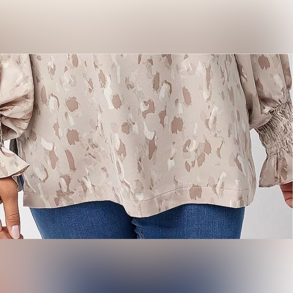 Dennis Basso Blouse Size Large Beige Tan Stretch Satin Smocked Cuff Tunic - Picture 8 of 13